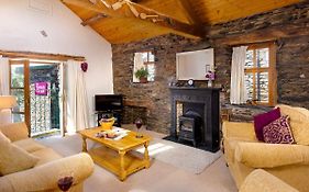 Bakestones - Central Location With Free Integral Private Parking